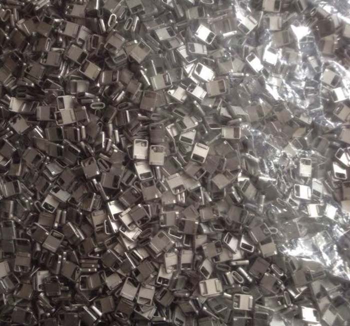 iPhone8PIN粉末冶金插头铁壳铁头(图1)